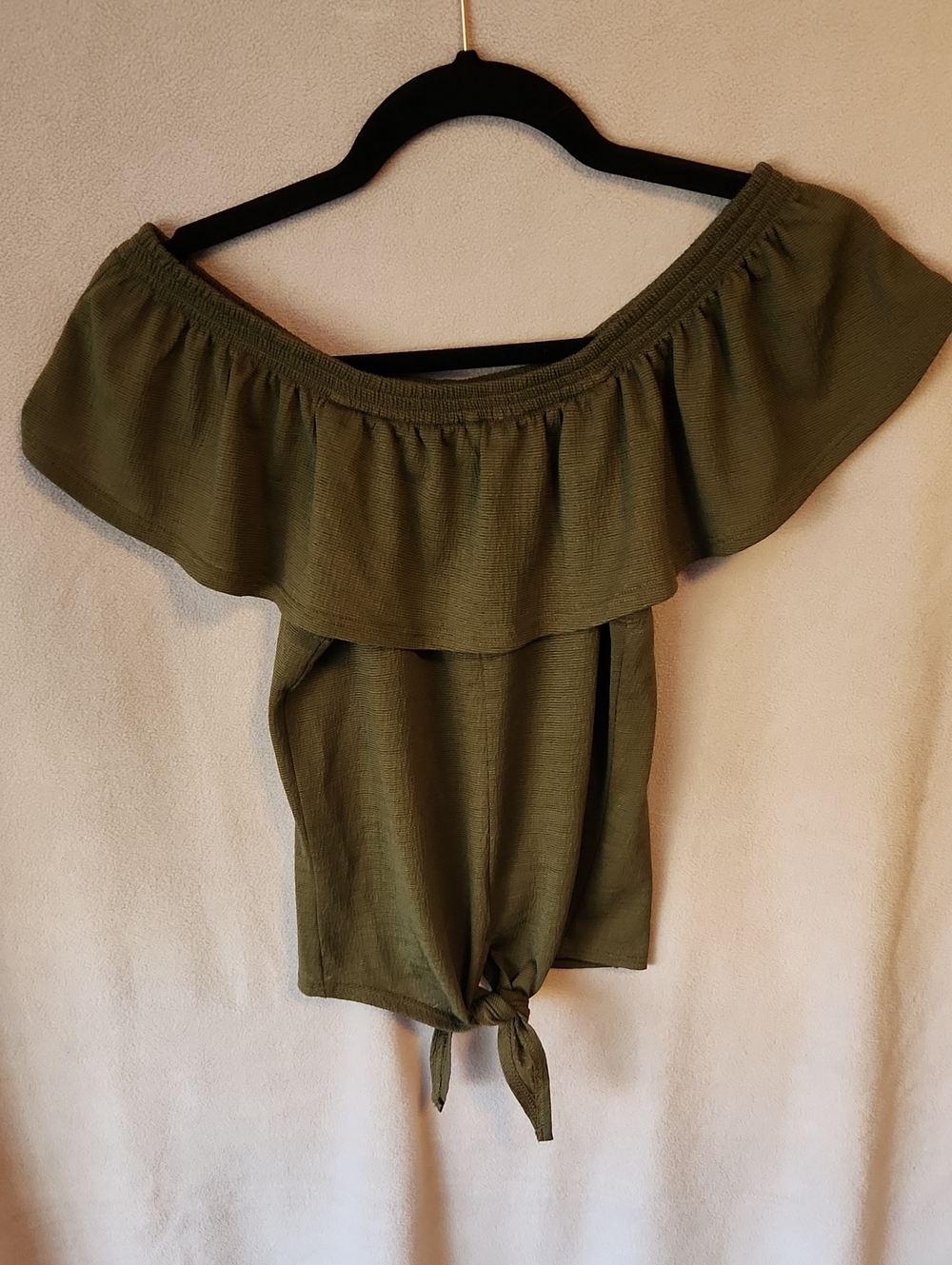 ✨️3/$20✨️ Off-the-Shoulder Olive Green Tie-Front Top